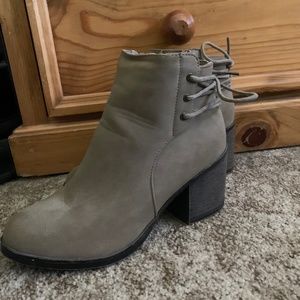 Women’s tan able boots